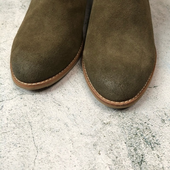 STEVE MADDEN • Tobii Suede Ankle Zip Booties - Picture 3 of 7